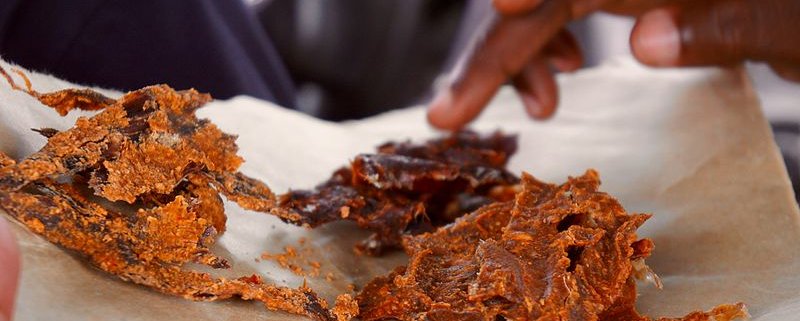 In Nigeria il metodo tradizionale di produzione del Kilishi è considerato insostenibile dal punto di vista ambientale. Foto: Fatima Bukar Attribution-ShareAlike 4.0 International (CC BY-SA 4.0)