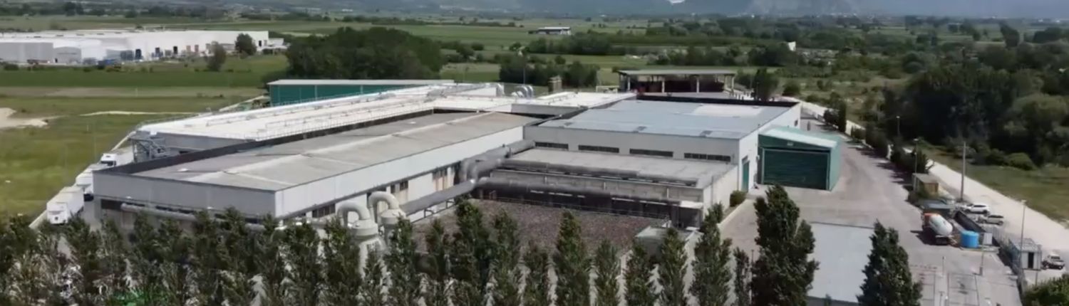 L'impianto di compostaggio ACIAM di Aielli (AQ) è uno dei soci del Consorzio Compostatori. Tratta ogni anno 70mila tonnellate di rifiuti organici. FOTO: Matteoberlenga.com