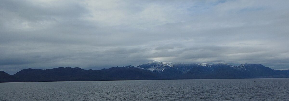 I ricercatori dell’EPA sperimentano il biochar sui terreni della Salt Chuck Mine, è un'ex miniera situata sull'isola Prince of Wales, nel sud-est dell'Alaska. Foto: Jsayre64 CC BY-SA 3.0 DEED Attribution-ShareAlike 3.0 Unported