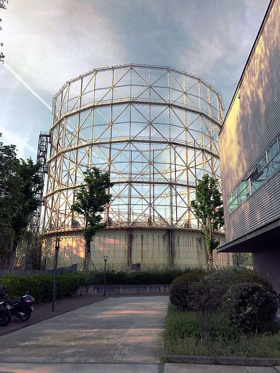 Uno dei gazometri della Bovisa a Milano. FOTO: Neq00 - CC 4.0.