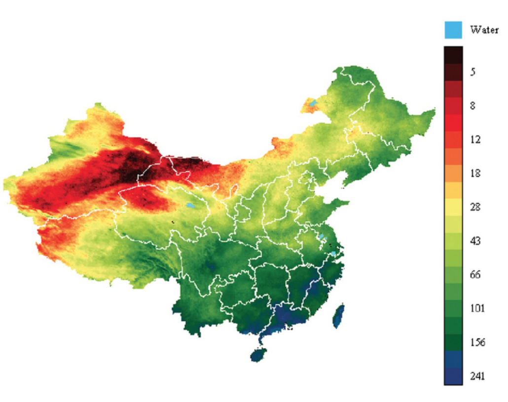 La mappa mostra l'indice di umidità della Cina. Le aree aride, mostrate in rosso scuro, sono le più vulnerabili alla desertificazione. Il fenomeno è più diffuso in 11 province e regioni autonome: Xinjiang, Mongolia Interna, Gansu, Qinghai, Ningxia, Shaanxi, Shanxi, Liaoning, Jilin, Heilongjiang e Hebei (FAO 1997). FONTE: European Space Agency. 
