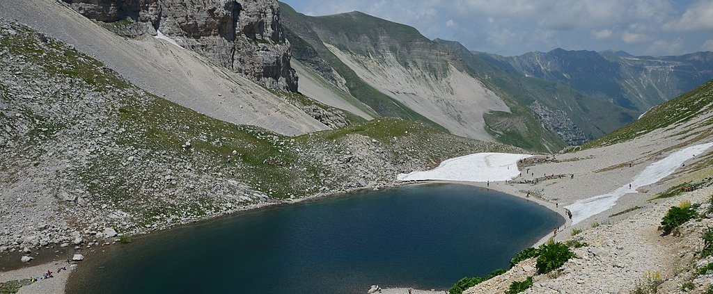 Il Lago di Pilato è uno specchio d'acqua di origine glaciale collocato a poco meno di 2000 metri tra le Pareti del Monte Vettore, nella provincia di Ascoli Piceno. FOTO: parco nazionale dei Monti Sibillini.