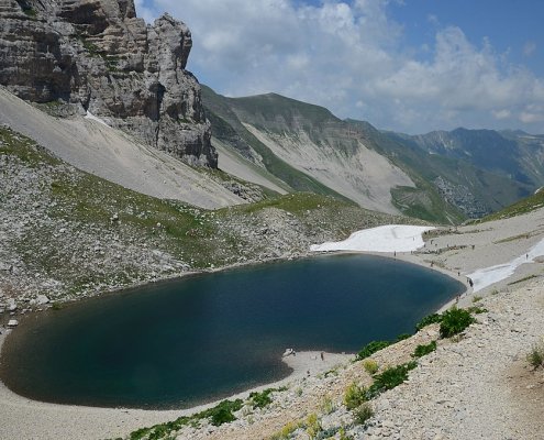 Il Lago di Pilato è uno specchio d'acqua di origine glaciale collocato a poco meno di 2000 metri tra le Pareti del Monte Vettore, nella provincia di Ascoli Piceno. FOTO: parco nazionale dei Monti Sibillini.