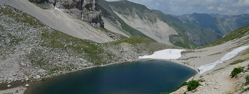 Il Lago di Pilato è uno specchio d'acqua di origine glaciale collocato a poco meno di 2000 metri tra le Pareti del Monte Vettore, nella provincia di Ascoli Piceno. FOTO: parco nazionale dei Monti Sibillini.
