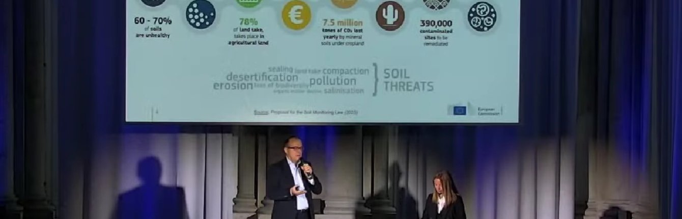 Un momento del convegno organizzato da CIC, Re Soil Foundation e Cluster Spring in occasione della Giornata Mondiale del Suolo. Immagine: Ricicla.tv screenshot 5-12-2024