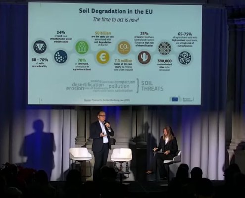 Un momento del convegno organizzato da CIC, Re Soil Foundation e Cluster Spring in occasione della Giornata Mondiale del Suolo. Immagine: Ricicla.tv screenshot 5-12-2024