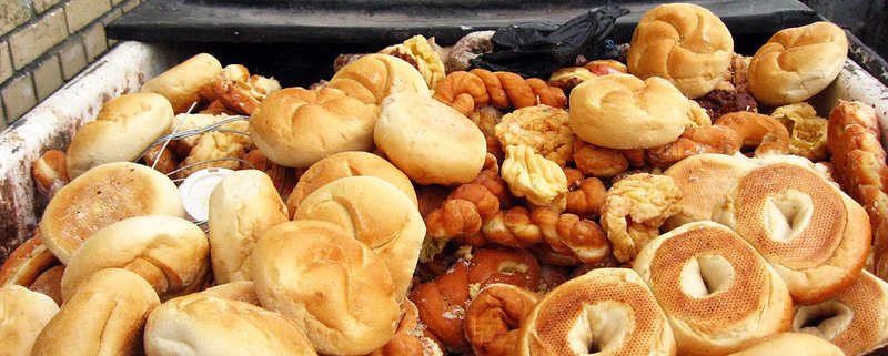 Worldwide, 18.5 billion tons of often still edible bread, or one-tenth of total production, is wasted every year. Photo: shoehorn99 Attribution-NonCommercial 2.0 Generic CC BY-NC 2.0 Deed