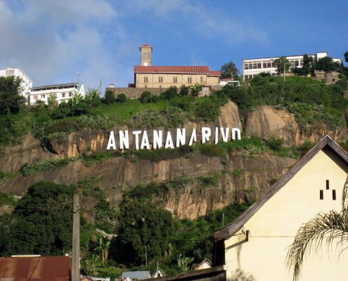 Ad Antanarivo, in Madagascar, l’estrazione del suolo si è accompagnata alla diffusione del terrazzamento e allo sviluppo di coltivazioni produttive e resilienti. Foto: Visiting Madagascar Attribution-ShareAlike 2.0 Generic CC BY-SA 2.0 Deed