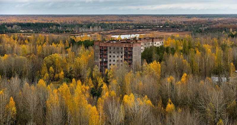 Around the Chernobyl “Exclusion zone” (photo) extends the so-called “Compulsory relocation zone,” which has never been fully abandoned. Thousands of people live in the area but no official investment or land use is allowed. Photo: Jorge Franganillo Attribution 2.0 Generic CC BY 2.0 Deed