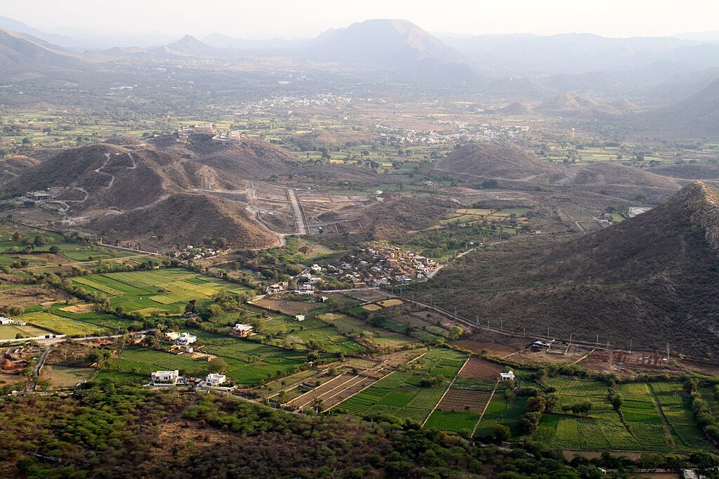 Il territorio nel quale sorgerà l'Aravalli Green Wall in India è da tempo soggetto a una crescente desertificazione a causa dei cambiamenti climatici e delle attività umane. FOTO: TeshTesh via Wikimedia Commons.
