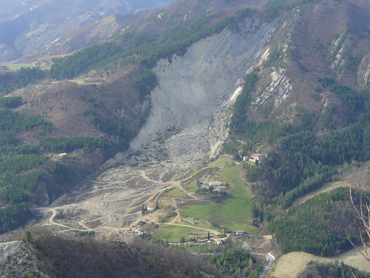 Nel 2024, il 94,5% dei comuni italiani è risultato a rischio frana, alluvione, erosione costiera o valanghe. FOTO: Lamberto Zannotti CC 3.0