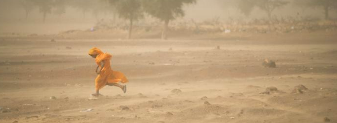 I crescenti tassi di degrado del territorio contribuiscono ad aumentare una serie di sfide globali, tra cui l'insicurezza alimentare e idrica, i trasferimenti forzati e le migrazioni della popolazione, i disordini sociali e la disuguaglianza economica. FOTO: UNCCD.