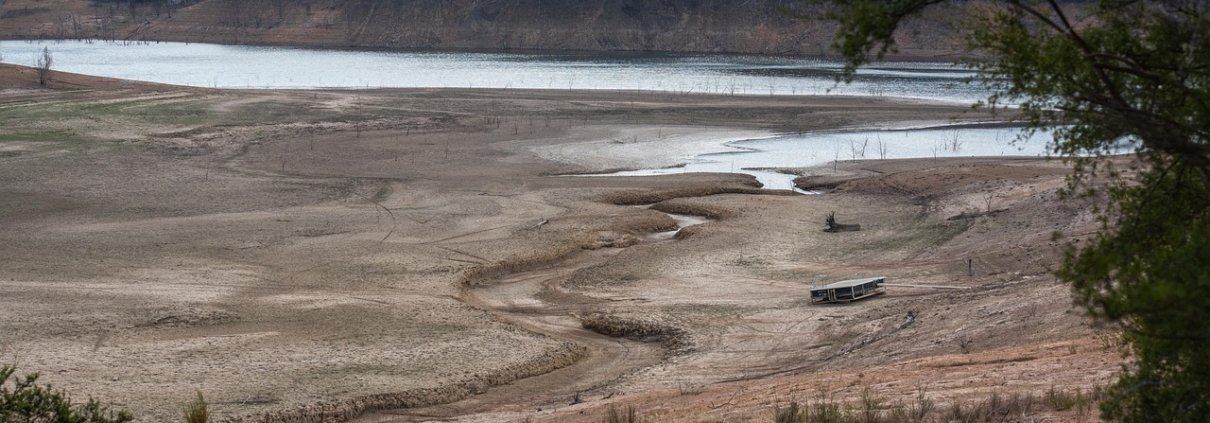 La crescente siccità che colpisce le aree mediterranee impone di individuare le strategie più efficaci. FOTO: Image by Penny from Pixabay