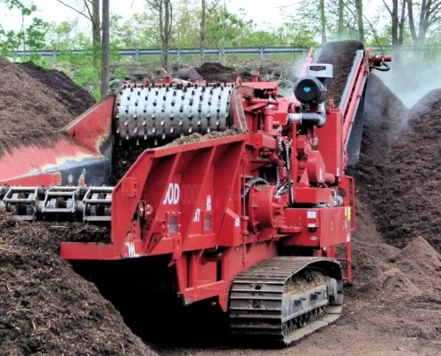 I frammenti di bioplastiche compostabili al termine del processo di compostaggio industriale non restano nel terreno ma continuano a degradarsi. FOTO: Image by Daina Krumins from Pixabay