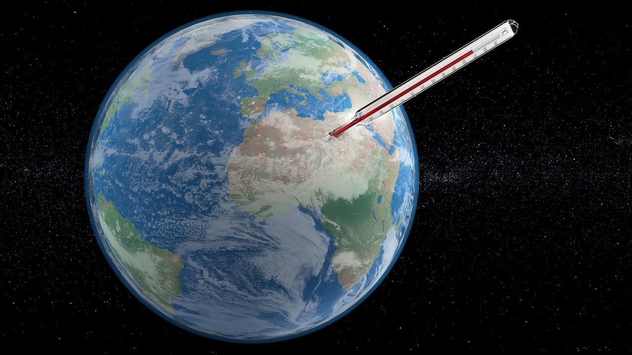 Il nuovo rapporto UNEP indica come inevitabile un prossimo superamento degli 1,5 °C fissati dagli Accordi di Parigi. L'obiettivo è rendere questo sforamento il più breve possibile. FOTO: MasterTux from Pixabay
